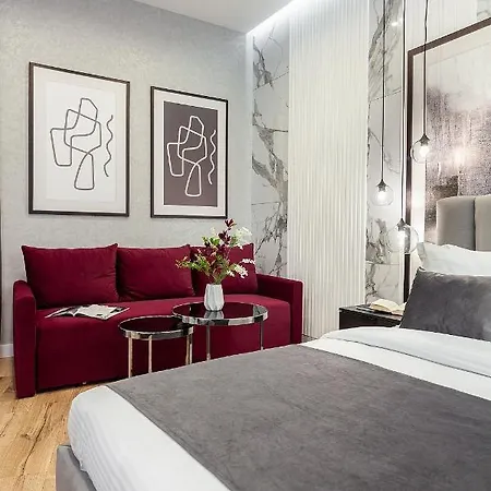 Lovely On Drahomanova Street *