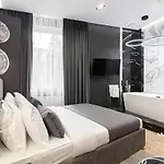 Apartamento Lovely On Drahomanova Street Leópolis