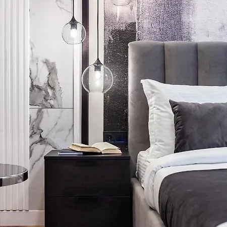 Lovely On Drahomanova Street Apartment *