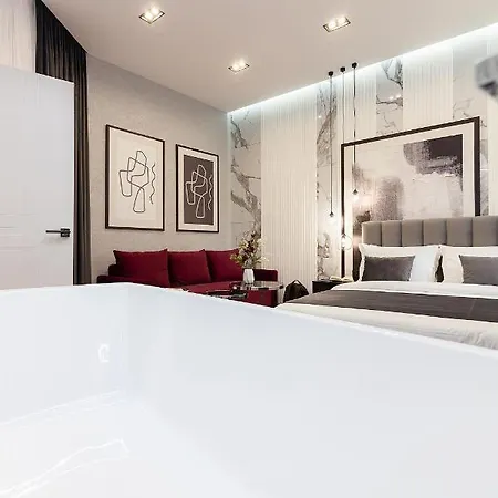 Lovely On Drahomanova Street * Львів