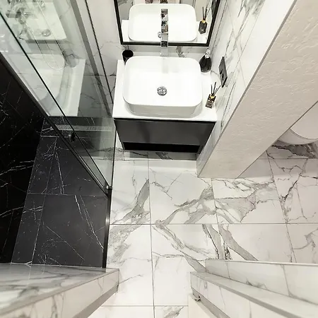 Lovely On Drahomanova Street Appartement