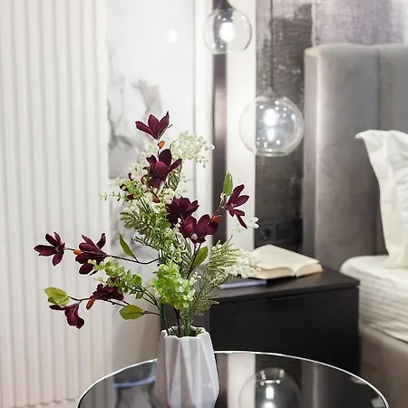 Lovely On Drahomanova Street Апартаменти