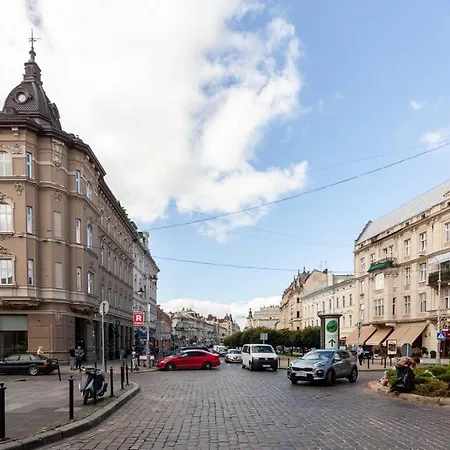 Lovely On Drahomanova Street Apartment *