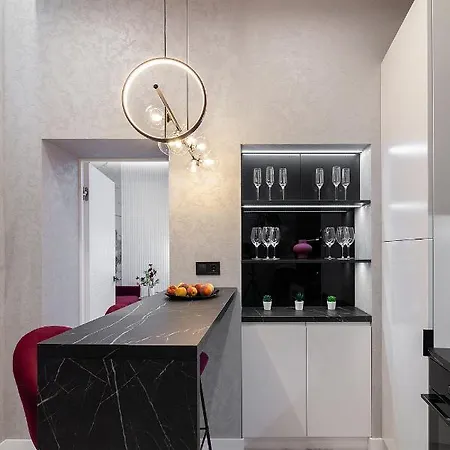 Апартаменти Lovely On Drahomanova Street *