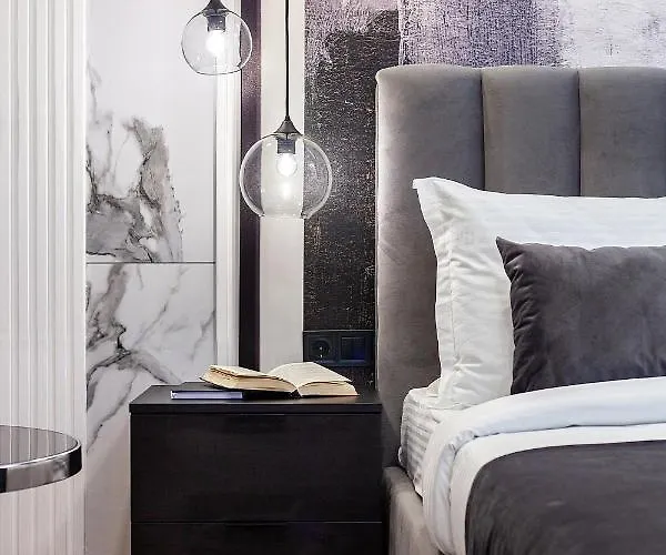 Lovely On Drahomanova Street Apartment *