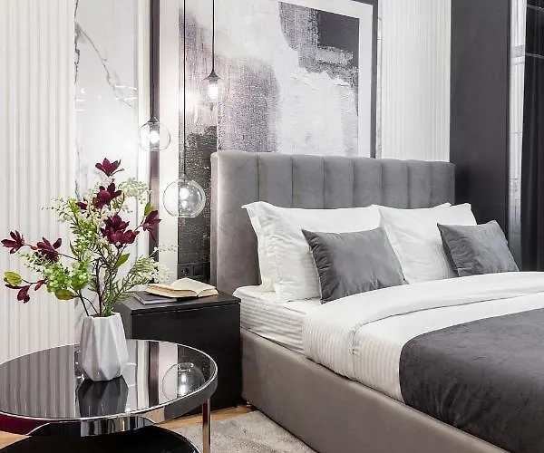 Lovely On Drahomanova Street