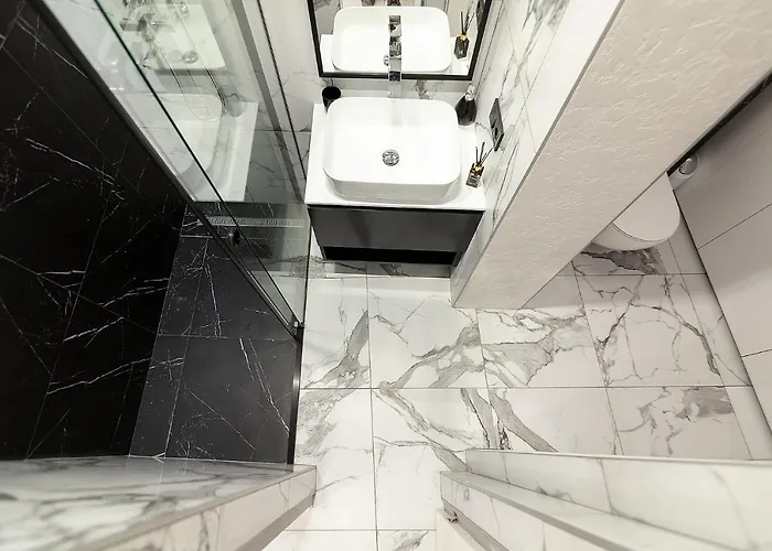 Lovely On Drahomanova Street Apartment