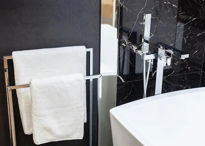 דירה Lovely On Drahomanova Street *