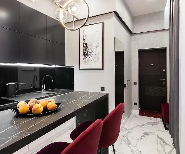 Lovely On Drahomanova Street לבוב