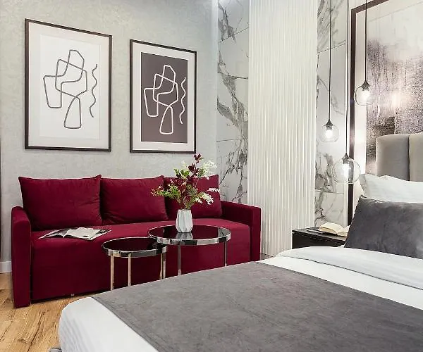 Lovely On Drahomanova Street *