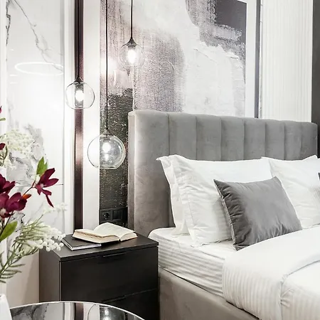 아파트 Lovely On Drahomanova Street *