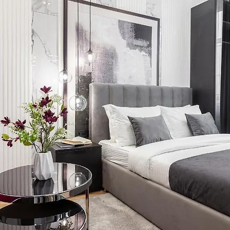 Lovely On Drahomanova Street