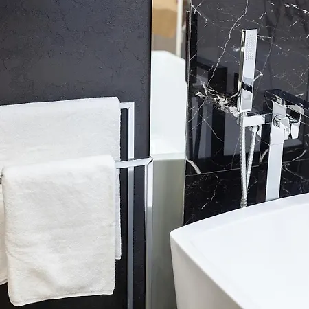 아파트 Lovely On Drahomanova Street *