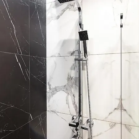 Lovely On Drahomanova Street * 리비프