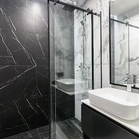 아파트 Lovely On Drahomanova Street *